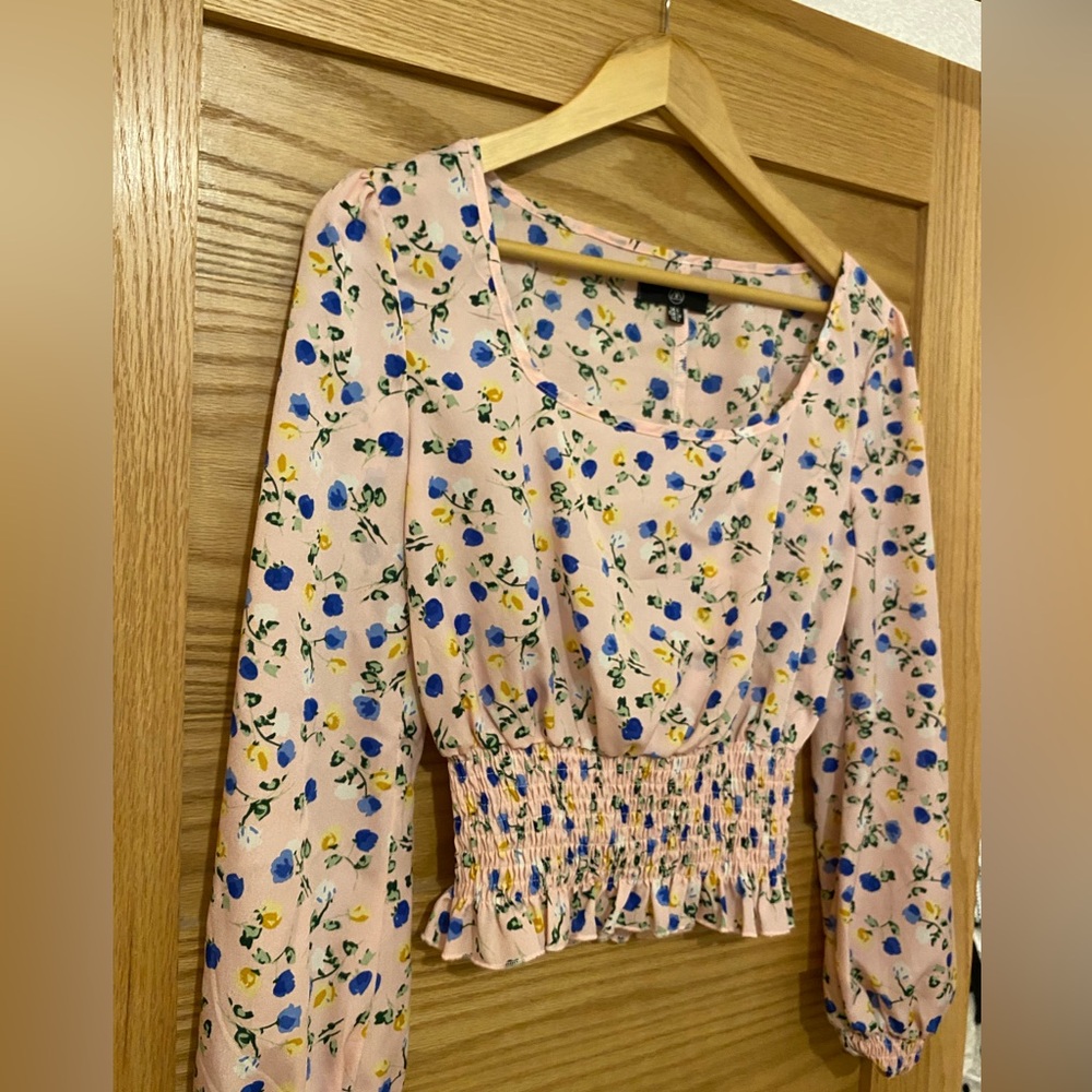 (20% off 3+!) Light pink floral long sleeve top